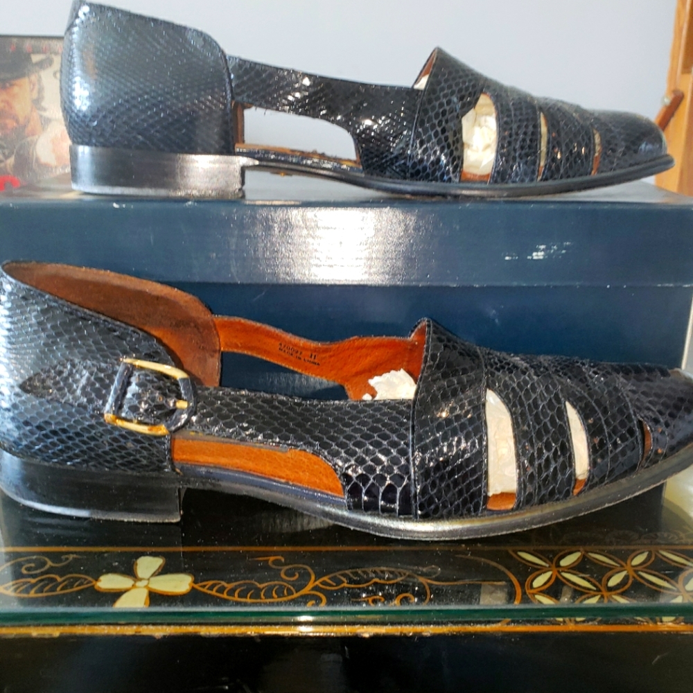 Wen's Navy Blue Snakeskin Sandals